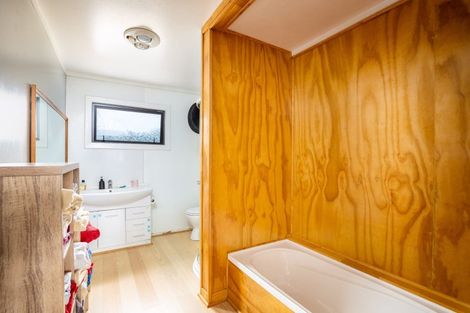 Photo of property in 10 Miranda Street, Stratford, 4332