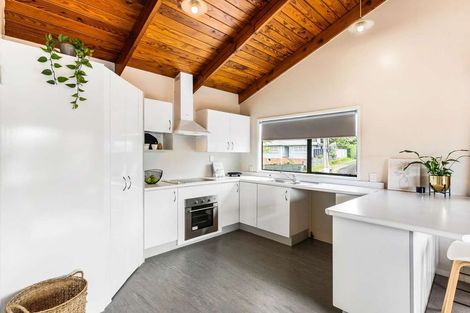 Photo of property in 42 Stottholm Road, Titirangi, Auckland, 0604