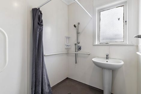 Photo of property in 47 Royal View Road, Te Atatu South, Auckland, 0610