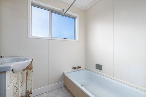 Photo of property in 14 Donovan Avenue, Massey, Auckland, 0614