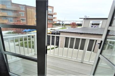 Photo of property in 13 De Havilland Road, Hobsonville, Auckland, 0616