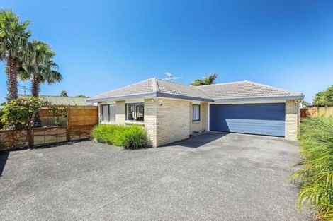 Photo of property in 34 Puriri Road, Pukekohe, 2120