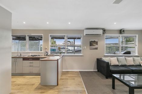 Photo of property in 17 Coburg Street, Henderson, Auckland, 0612