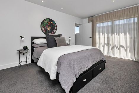 Photo of property in 25 Waitemata Drive, One Tree Point, 0118