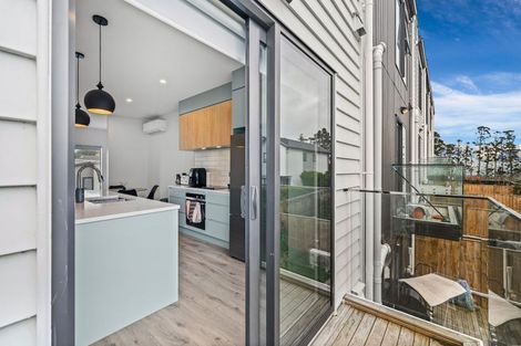 Photo of property in 6/107 Hobsonville Road, West Harbour, Auckland, 0618