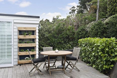 Photo of property in 11 Knoll Street, Island Bay, Wellington, 6023