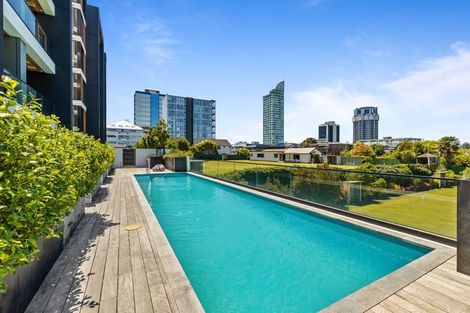 Photo of property in Frank Sargeson Apts, 404/74 Anzac Street, Takapuna, Auckland, 0622