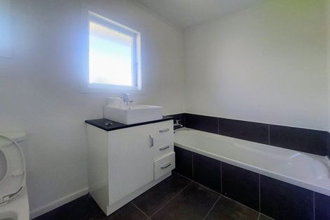 Photo of property in 9 Kirrie Avenue, Te Atatu South, Auckland, 0610