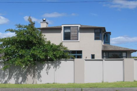 Photo of property in 1/12 Knights Road, Rothesay Bay, Auckland, 0630