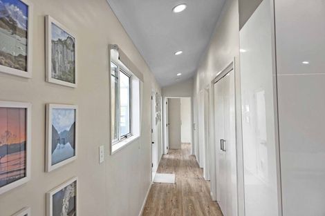 Photo of property in 86a Colwill Road, Massey, Auckland, 0614