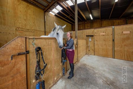 Photo of property in 17 Deacon Road, Riverhead, Kumeu, 0892