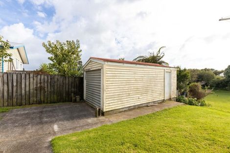 Photo of property in 32 Endeavour Street, Marfell, New Plymouth, 4310