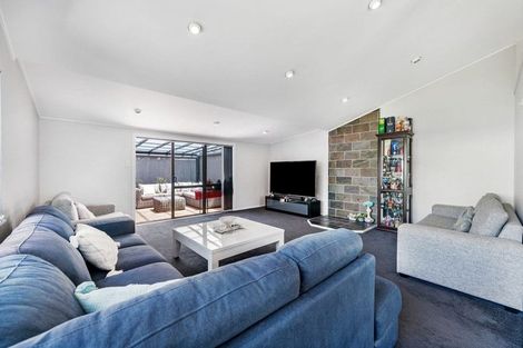 Photo of property in 92 Harrington Road, Henderson, Auckland, 0610