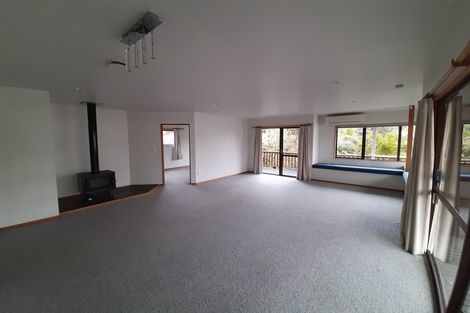 Photo of property in 28 Pohutukawa Avenue, Red Beach, 0932