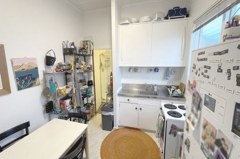 Photo of property in 82 Rolleston Street, Mount Cook, Wellington, 6021