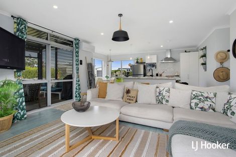 Photo of property in 16 Reel Road, Athenree, Waihi Beach, 3611