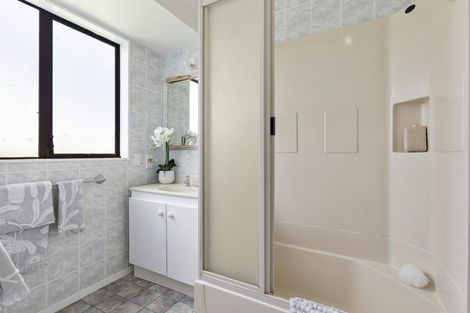 Photo of property in 12 Orewa Heights Crescent, Orewa, 0931