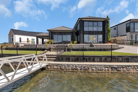 Photo of property in 25 Waitemata Drive, One Tree Point, 0118