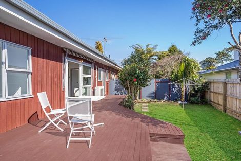 Photo of property in 1 Golf Road, New Lynn, Auckland, 0600