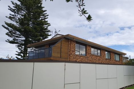 Photo of property in 1/32 Beach Road, Castor Bay, Auckland, 0620