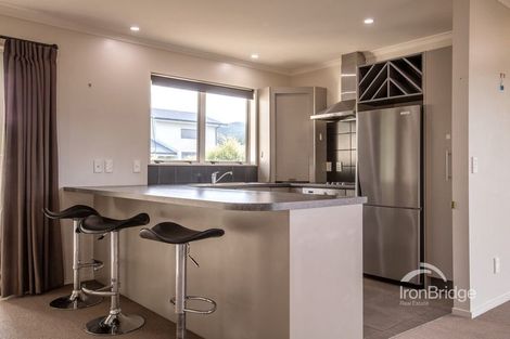 Photo of property in 31 Mcewen Crescent, Riverstone Terraces, Upper Hutt, 5018