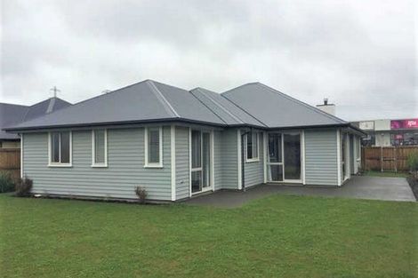 Photo of property in 28 Huntingdon Drive, Rangiora, 7400
