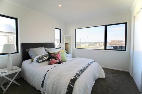 Photo of property in 28a Biplane Street, Takanini, 2112