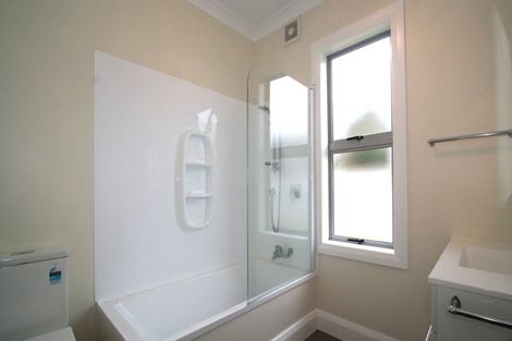 Photo of property in 14 Calvert Road, Moturoa, New Plymouth, 4310