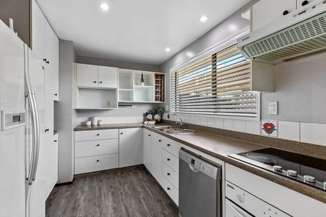 Photo of property in 7 Sophora Place, Parklands, Christchurch, 8083