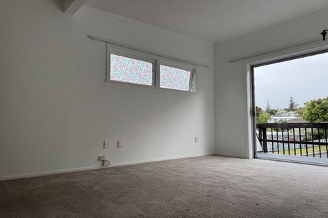 Photo of property in 16 Cheval Drive, Totara Vale, Auckland, 0629