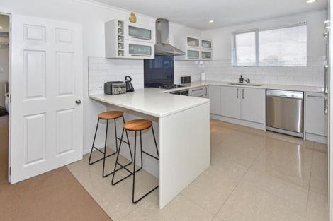 Photo of property in 15 Morewa Place, Takanini, 2112