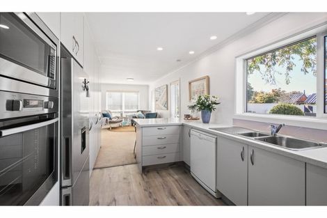 Photo of property in 19 Lombard Place, Avonhead, Christchurch, 8042