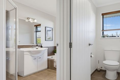 Photo of property in 15 Stonebridge Park Drive, Holdens Bay, Rotorua, 3010