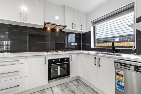 Photo of property in 84 Godley Road, Green Bay, Auckland, 0604