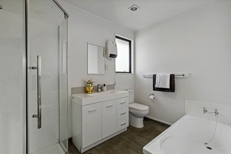 Photo of property in 35 Jadewynn Drive, Massey, Auckland, 0614