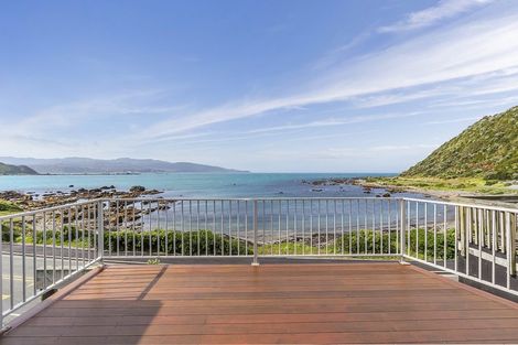 Photo of property in 402 Queens Drive, Lyall Bay, Wellington, 6022
