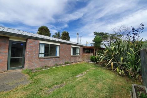 Photo of property in 10 O'sullivan Place, Waiuku, 2123