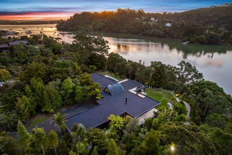 Photo of property in 20 Oscar Road, Greenhithe, Auckland, 0632