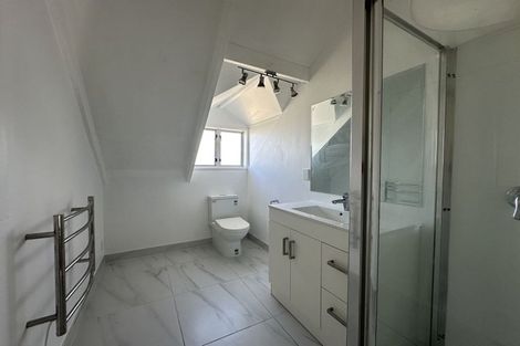 Photo of property in 195 West Harbour Drive, West Harbour, Auckland, 0618