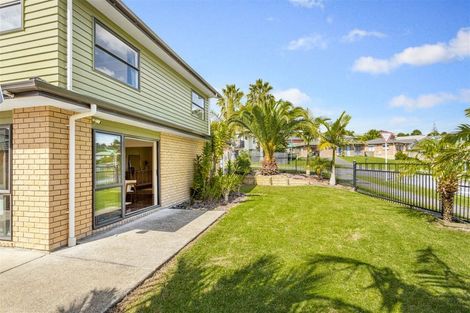 Photo of property in 59a Hewlett Road, Massey, Auckland, 0614