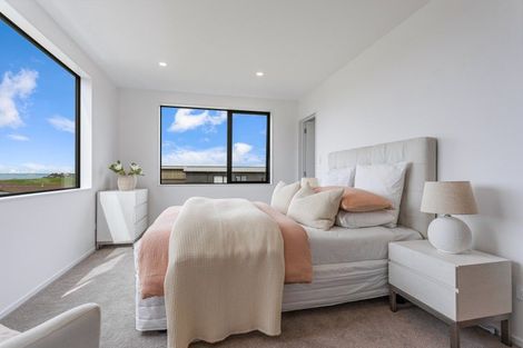 Photo of property in 5 Makumaku Place, Long Bay, 0630