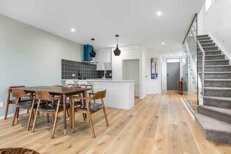Photo of property in 1/10 Vinifera Place, Fairview Heights, Auckland, 0632