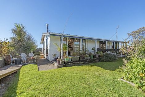 Photo of property in 5 Camellia Avenue, Bell Block, New Plymouth, 4312