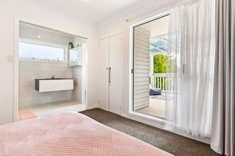 Photo of property in 46 Renata Crescent, Te Atatu Peninsula, Auckland, 0610