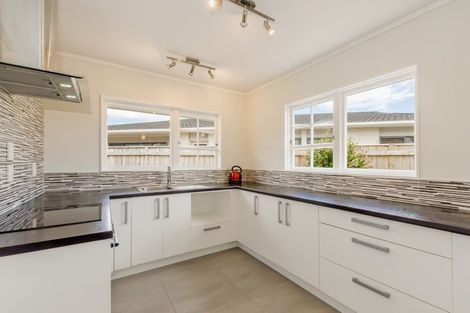 Photo of property in 15 Rewarewa Crescent, Waikanae, 5036
