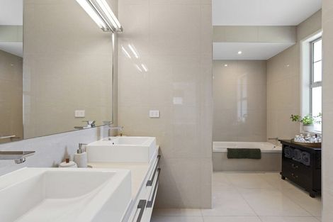 Photo of property in 7 Westall Lane, Avonhead, Christchurch, 8042