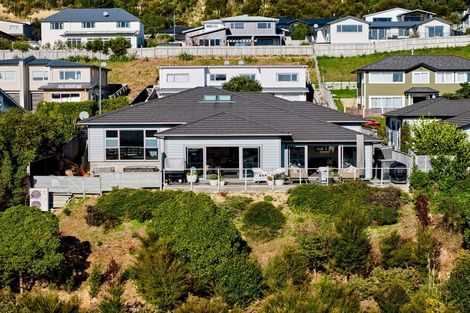 Photo of property in 10 Madeira Close, Whitby, Porirua, 5024