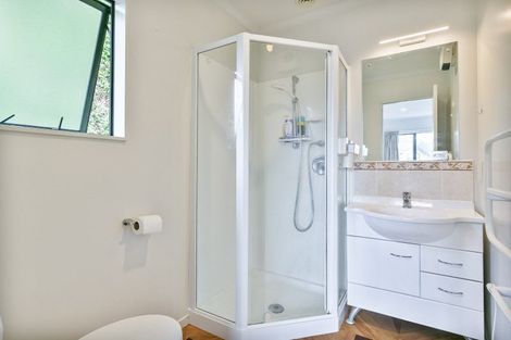 Photo of property in 5a Bishops Glen, Tawa, Wellington, 5028