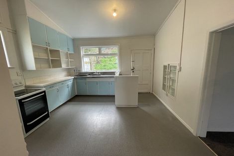 Photo of property in 98 Rolleston Street, Mount Cook, Wellington, 6021