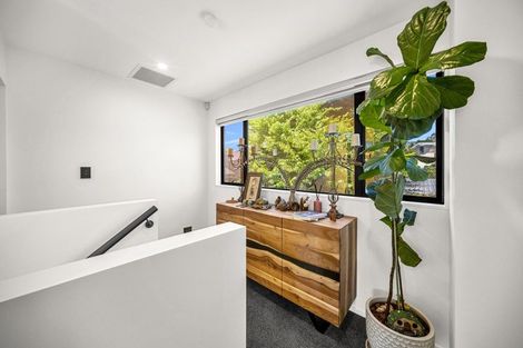 Photo of property in 25f Oteha Valley Road, Northcross, Auckland, 0632